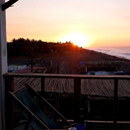 Black Sand Beachhouse Монтерико Екстериор снимка