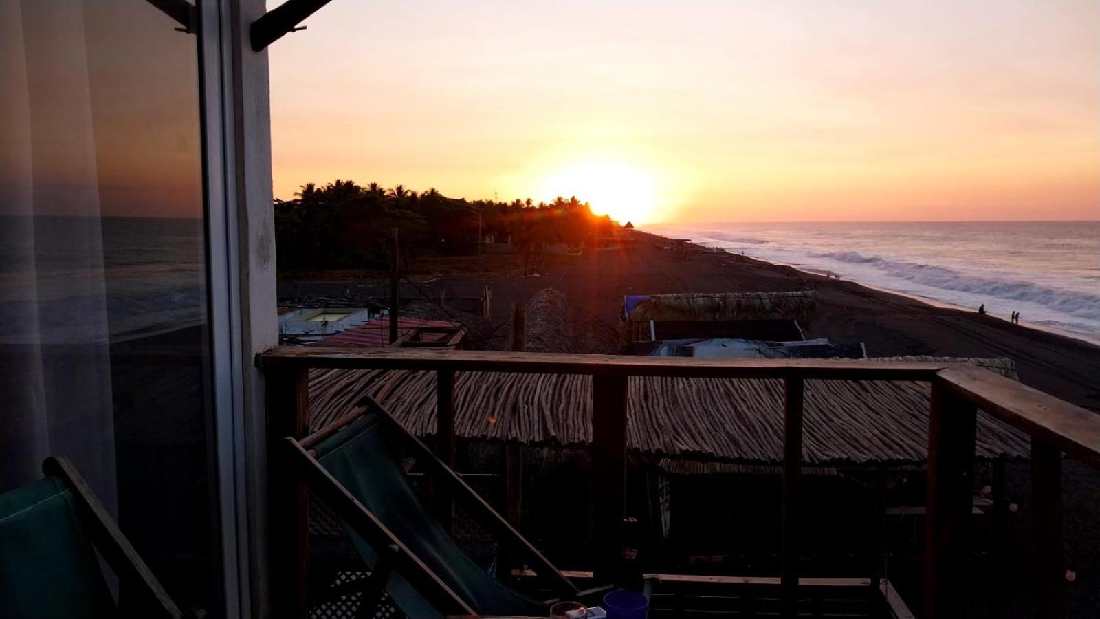 Black Sand Beachhouse Монтерико Екстериор снимка